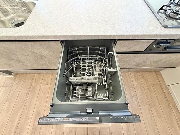 毎日の食器洗いの負担を軽減し、ゆとりのある暮らしを実現。特に共働きのご家庭に最適で、時間を有効活用できます。