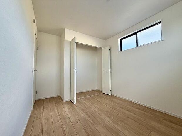 お掃除がしやすいフローリングです。