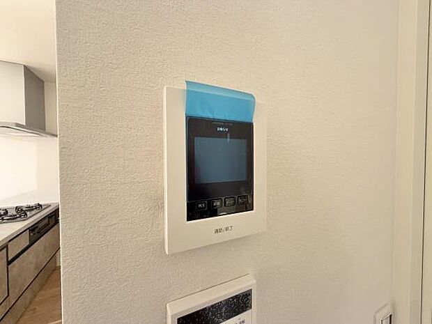 テレビモニターインターフォンがあれば、訪問者を顔で確認できる安心感。防犯対策はもちろん、家族みんなが快適にコミュニケーションできる便利なアイテムです。