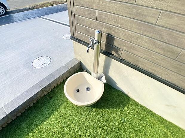 外水栓もあり洗車などに便利です