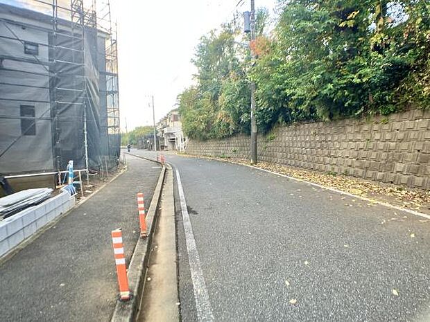 前面道路の様子。ぜひご内覧ください！
