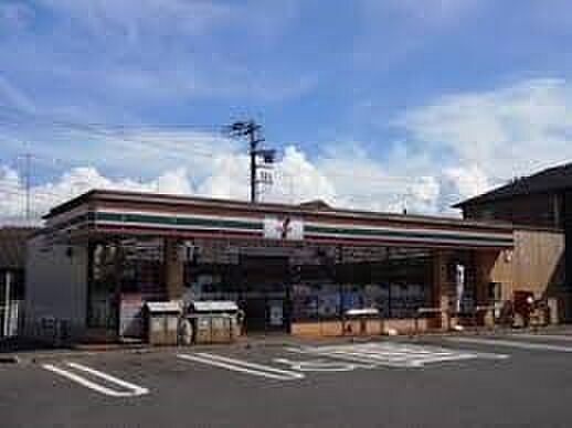 セブンイレブン四街道物井店まで551m