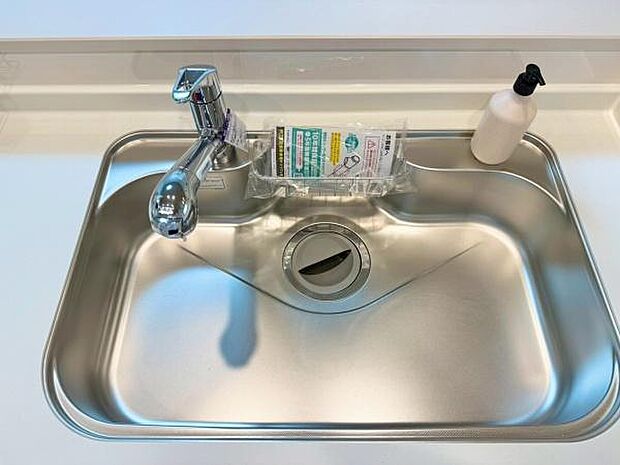 広々としたシンク　洗い物も簡単、スマートなシンク。キッチンの中心を彩る、使いやすさと美しさの調和