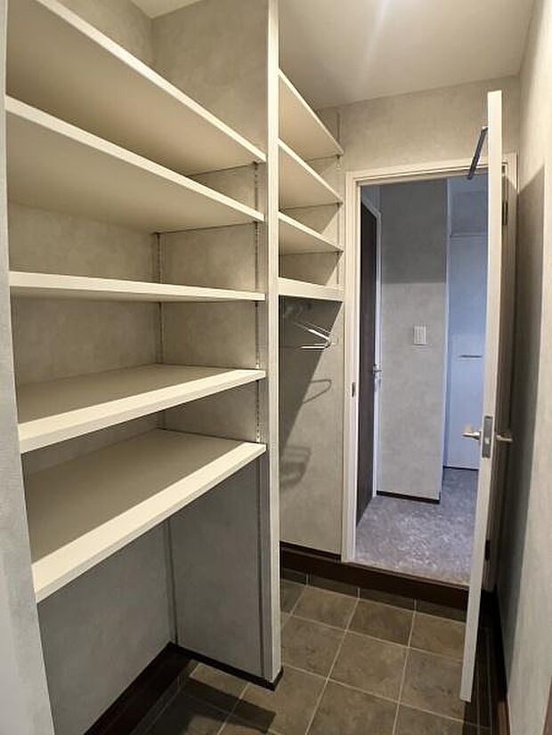 シューズインクローゼット。玄関周りをすっきりさせることができます。