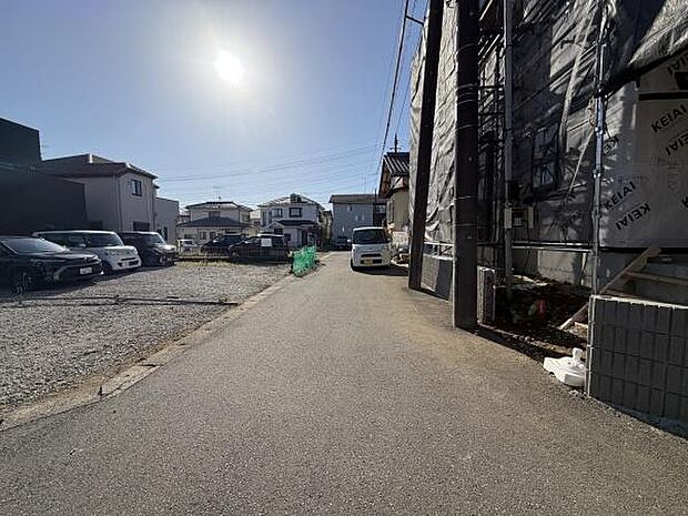 整備された前面道路です。