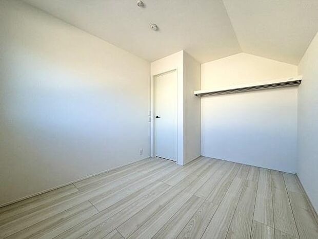 クローゼットもありますのでお部屋もスッキリ片付きます