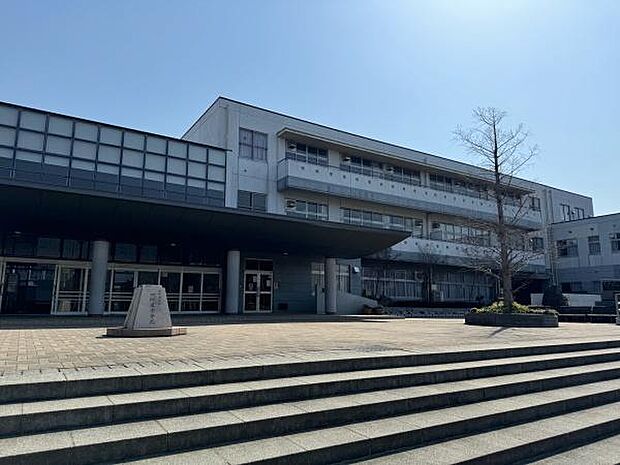 四街道市立四街道中学校まで1300m