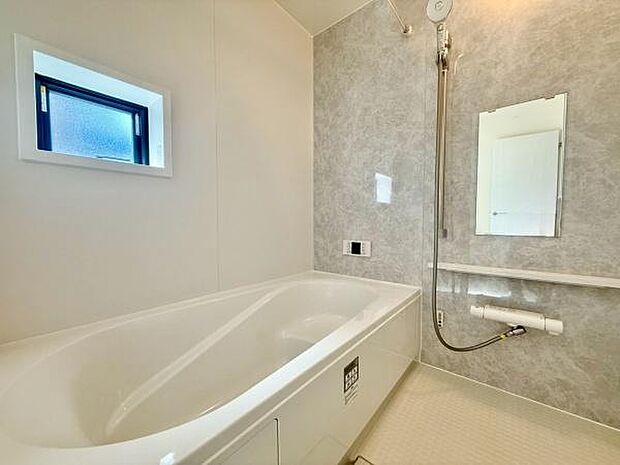 一日の疲れも癒されますお子様とのバスタイムを楽しめる広々としたバスルーム。一日の疲れを癒しながら、家族の絆を深める特別な時間をお過ごしください。