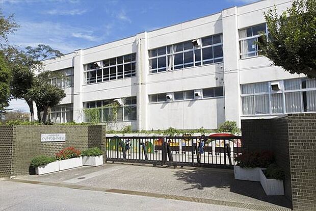 八千代市立八千代台小学校まで1100m、学区は八千代台小学校徒歩約5分、八千代台西中学校徒歩約16分となります。