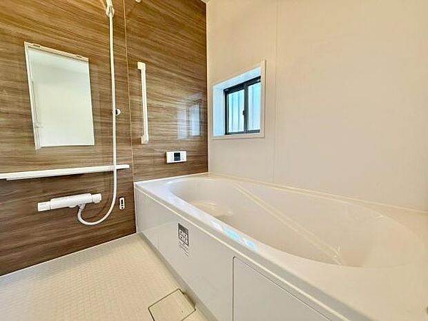 一日の疲れも癒されますお子様とのバスタイムを楽しめる広々としたバスルーム。一日の疲れを癒しながら、家族の絆を深める特別な時間をお過ごしください。