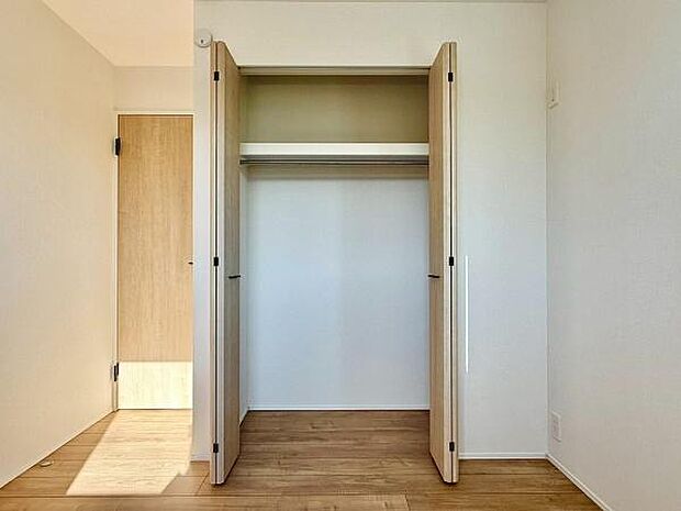 収納もありますのでお部屋もスッキリ片付きます。