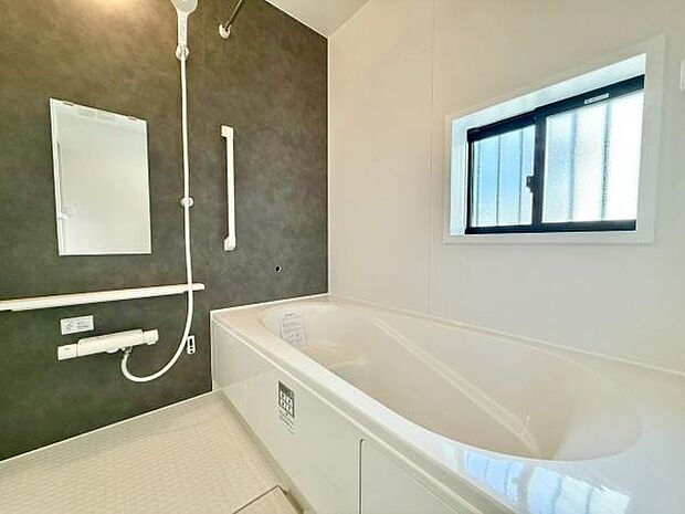 一日の疲れも癒されますお子様とのバスタイムを楽しめる広々としたバスルーム。一日の疲れを癒しながら、家族の絆を深める特別な時間をお過ごしください。