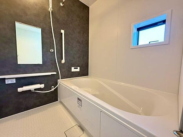 一日の疲れも癒されますお子様とのバスタイムを楽しめる広々としたバスルーム。一日の疲れを癒しながら、家族の絆を深める特別な時間をお過ごしください。