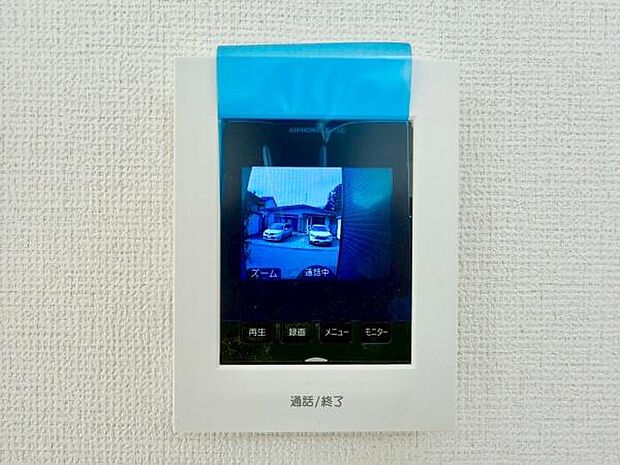 テレビモニターインターフォンがあれば、訪問者を顔で確認できる安心感。防犯対策はもちろん、家族みんなが快適にコミュニケーションできる便利なアイテムです。
