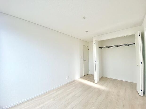 クローゼットもありますのでお部屋もスッキリ片付きます。