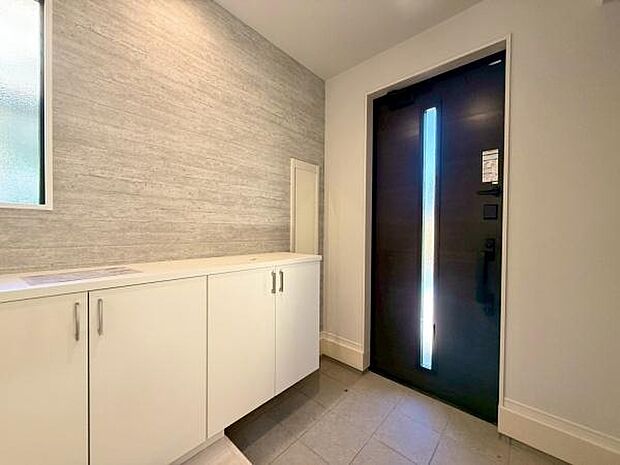 大容量のシューズケース。たくさん収納できますので、玄関周りをすっきりさせることができます。