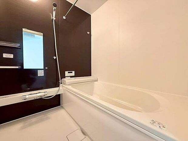 一日の疲れも癒されますお子様とのバスタイムを楽しめる広々としたバスルーム。一日の疲れを癒しながら、家族の絆を深める特別な時間をお過ごしください。