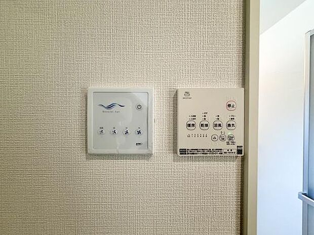 浴室乾燥機付きなので、雨の日でも洗濯物を乾かせる便利さが魅力。また室内空調システムもついております。