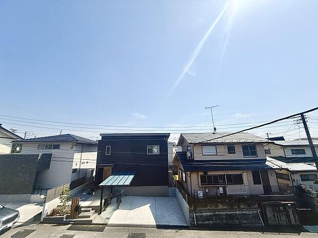 バルコニーからの開放的な眺望。ぜひ建物ご内覧ください！