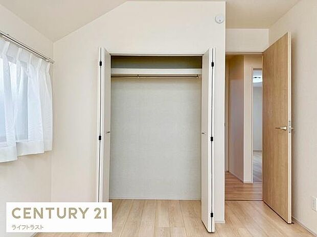 大きいものを収納したりと生活スタイルにあわせて使えますね。