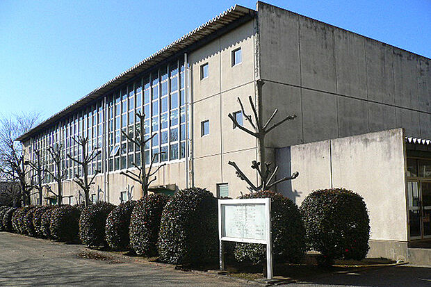 四街道市立八木原小学校まで2280m、四街道市立八木原小学校まで330mで徒歩5分!お子様がいらっしゃる方は安心ですね。