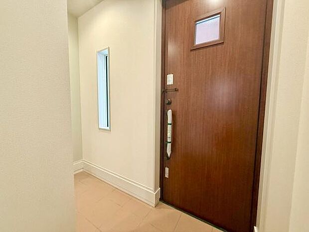 広々とした玄関でご家族の皆様をお出迎えしてくれます。