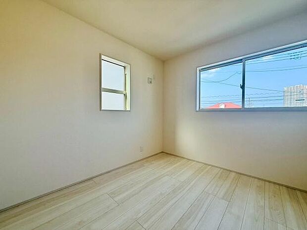 風通しの良い洋室は気持ちのいい空間。