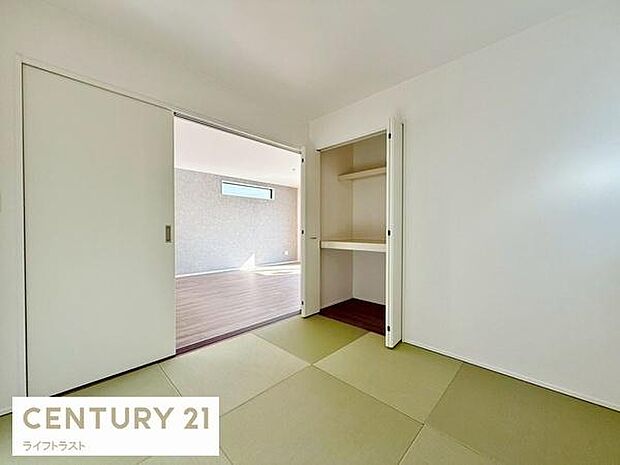 リビングに続く和室です。