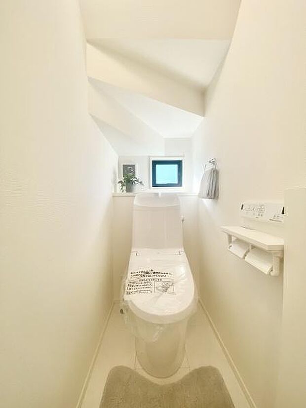 快適な空間を実現したトイレは、清潔感と使いやすさを兼ね備えた場所。日々の生活の中で、ちょっとした安らぎを感じることができる特別な空間です。