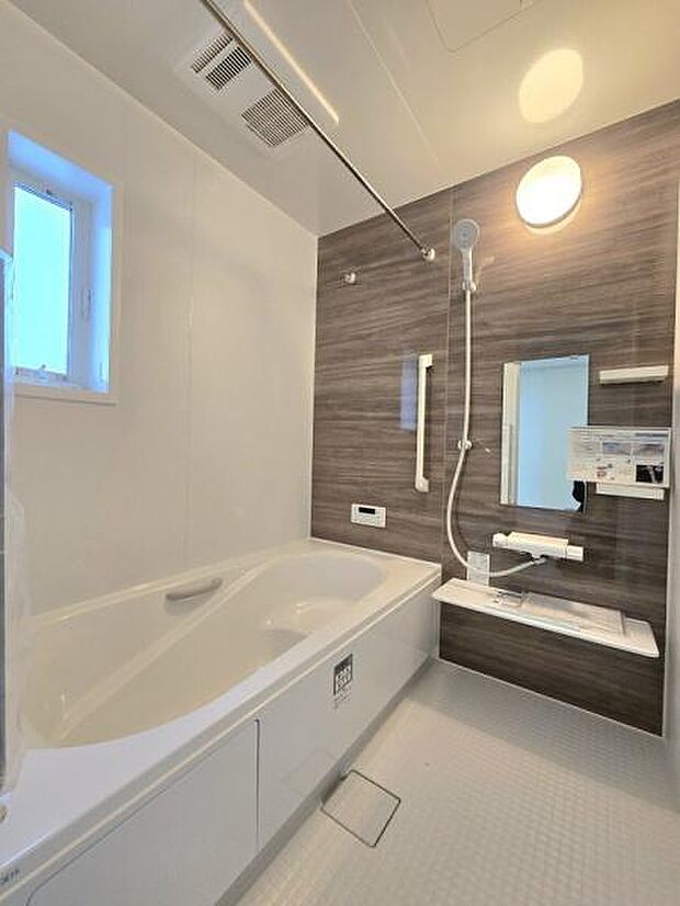 一日の疲れも癒されますお子様とのバスタイムを楽しめる広々としたバスルーム。一日の疲れを癒しながら、家族の絆を深める特別な時間をお過ごしください。