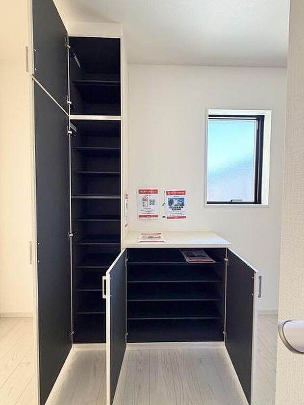 大容量のシューズインクローゼット。たくさん収納できますので、玄関周りをすっきりさせることができます。