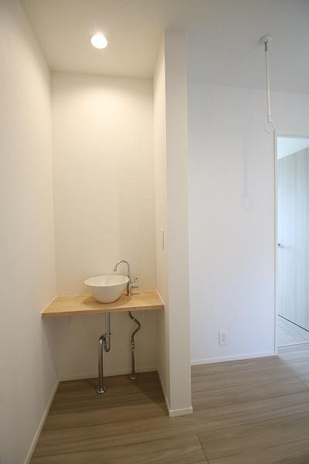 洗面化粧台は清潔感あふれるスタイリッシュデザイン