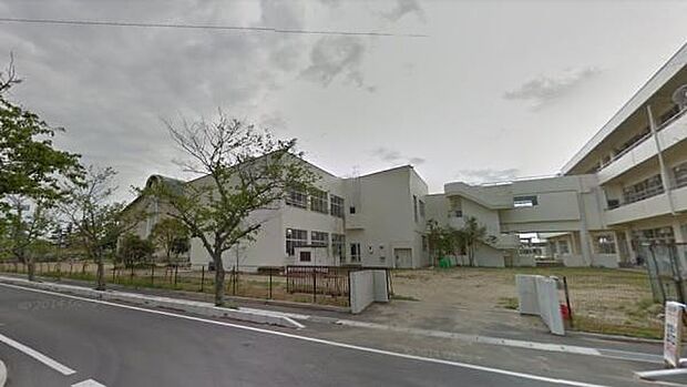 潮来市立日の出小学校まで1100m