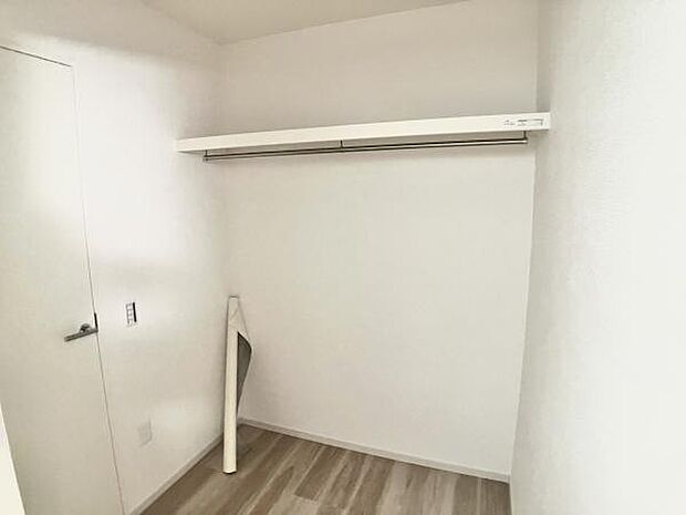 洗面所にはリネン庫があります！収納豊富な住まいです！