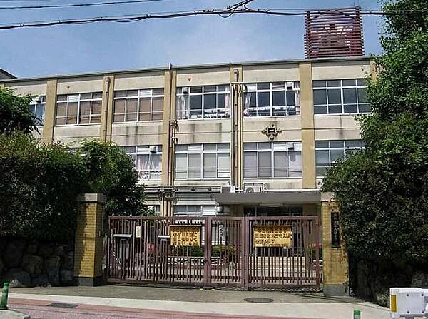 京都市立山階小学校まで551m
