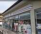 周辺：セブンイレブン伏見醍醐辰己町店まで896m