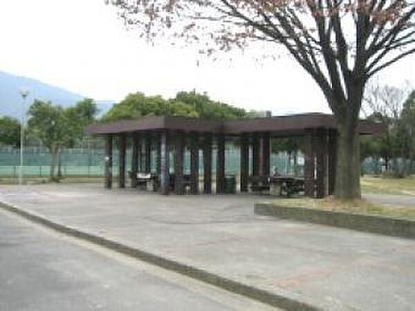 勧修寺公園まで667m