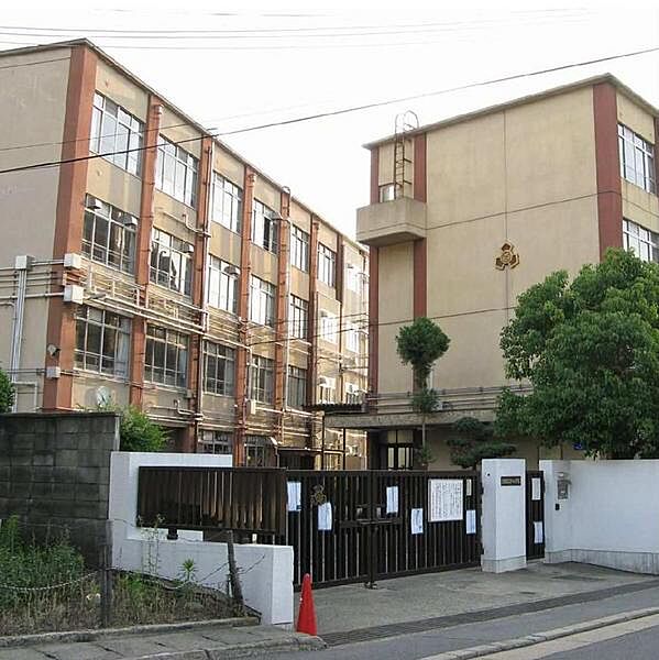 京都市立百々小学校まで335m