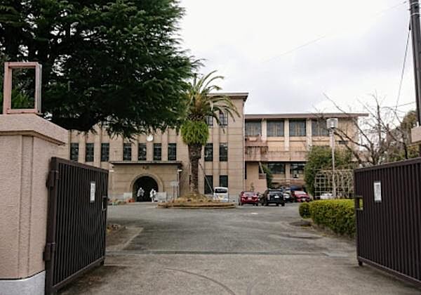 京都市立二条中学校まで792m