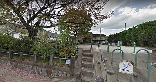 中鳥井南児童公園まで701m