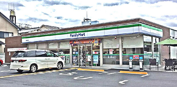 ファミリーマート東野駅東店まで155m