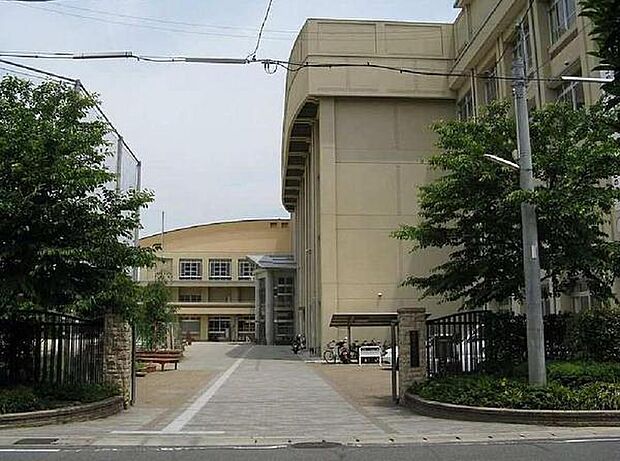 京都市立花山中学校まで924m