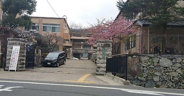 京都市立醍醐小学校まで88m