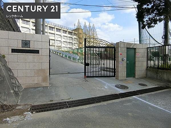 東大阪市立孔舎衙中学校まで580m