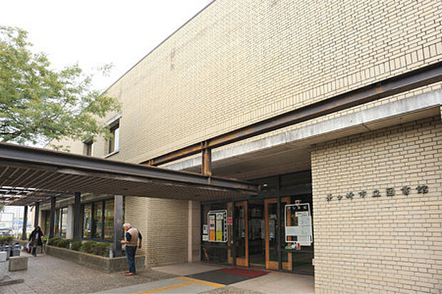 茅ヶ崎市立図書館まで354m