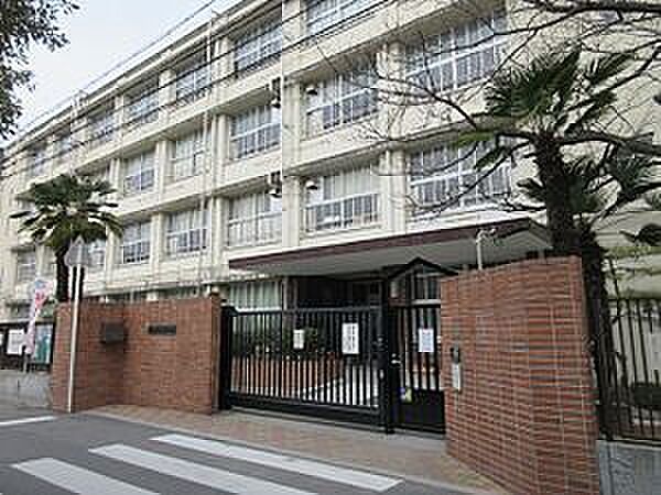 大阪市立瓜破小学校まで648m