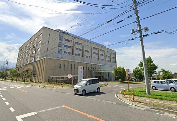 赤十字病院まで1050m