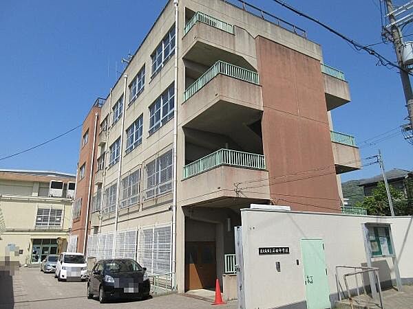 石切中学校まで1400m