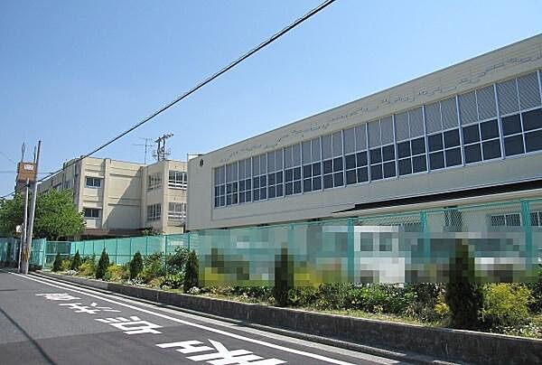 旭中学校まで2100m