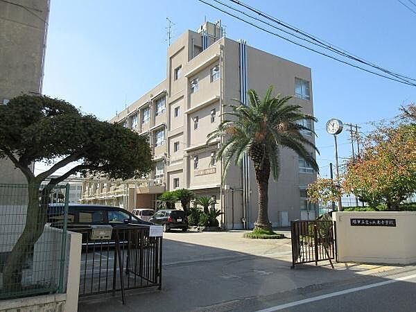 泉ヶ丘東中学校まで750m